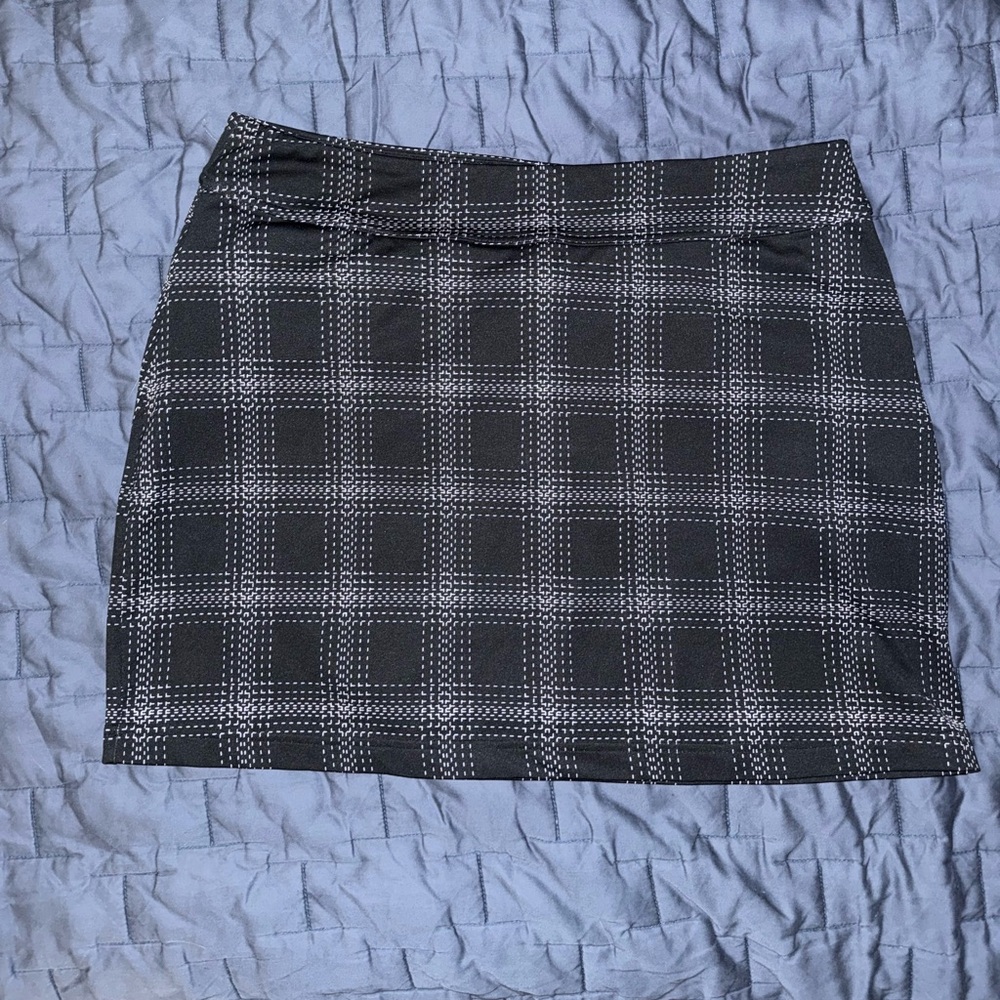 Under Armour Black and White Athletic Mini Skirt- tennis, golf